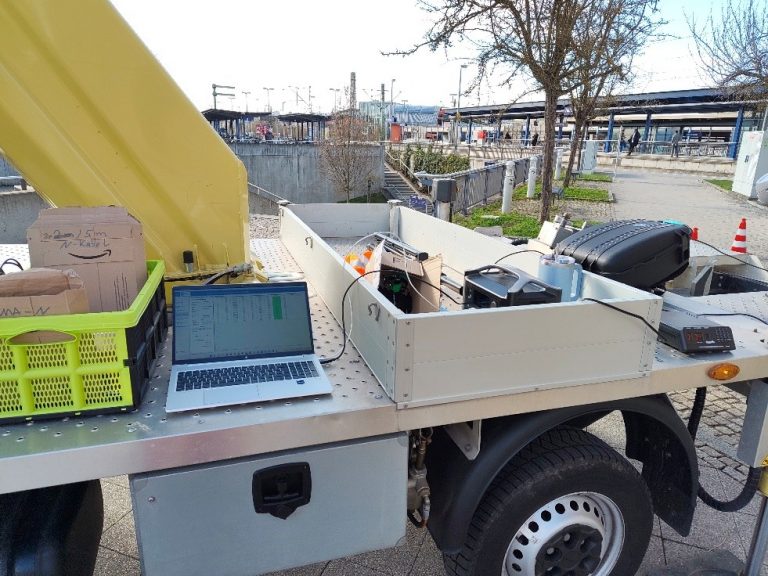 Das Messequipment auf dem Hubwagen